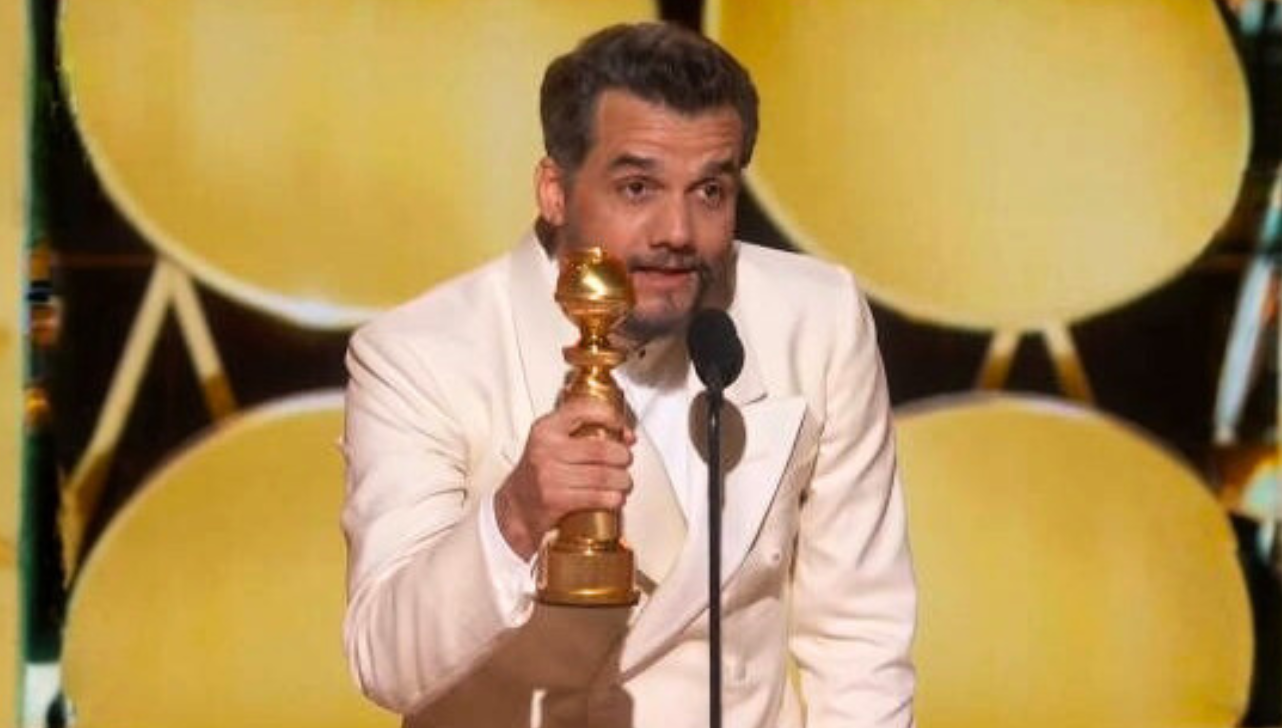 Wagner Moura ganha troféu de Melhor Ator no Globo de